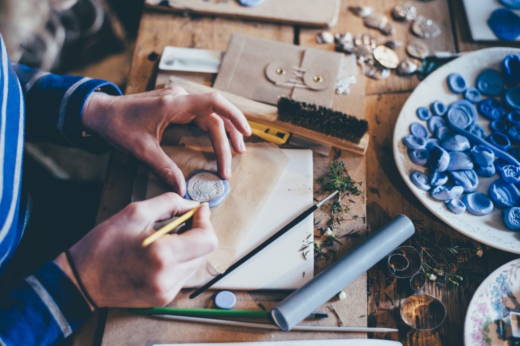 10 Business Ideas for Artists That Made Millions  Makeinbusiness